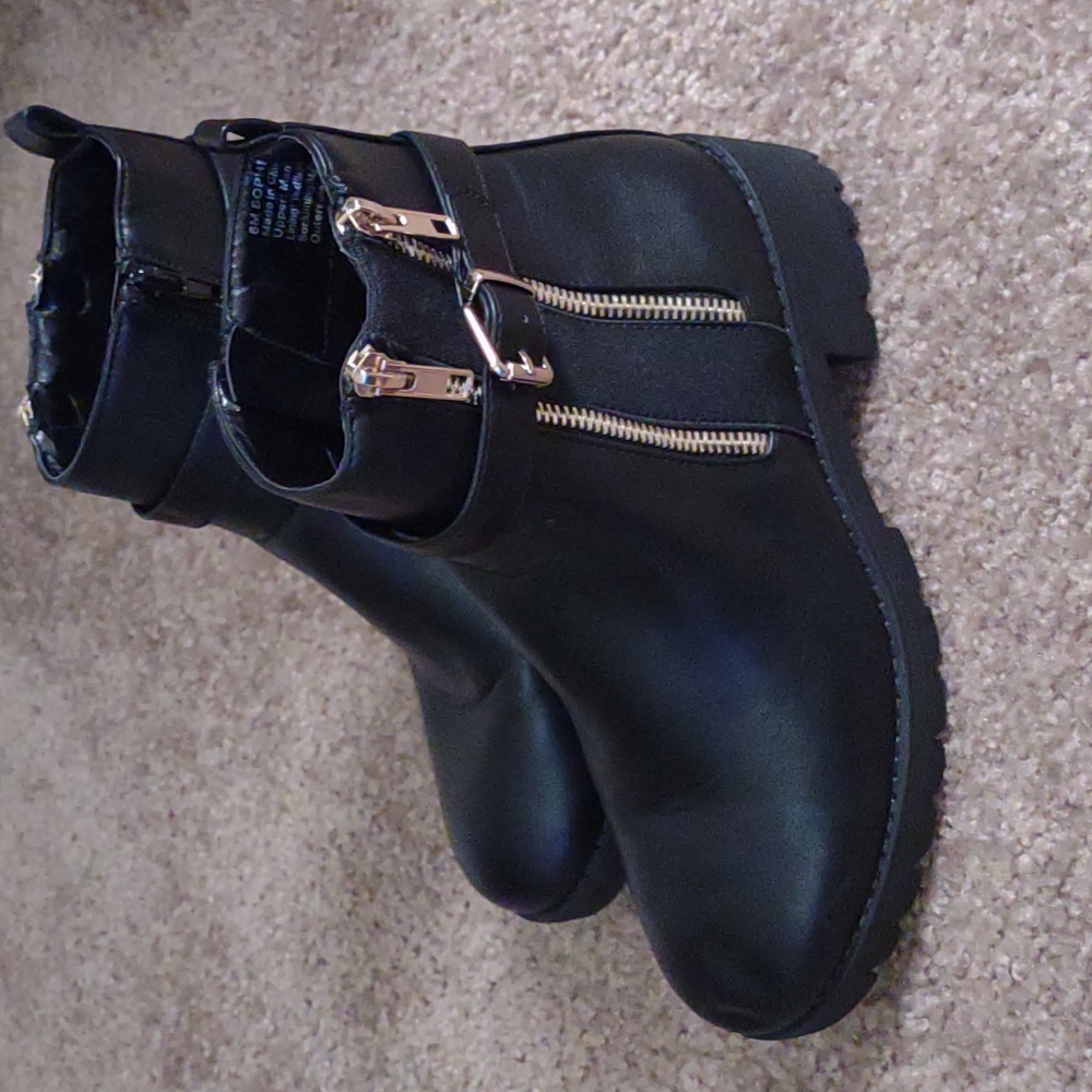Elditas Black Leather-like ankle boots Sz 8